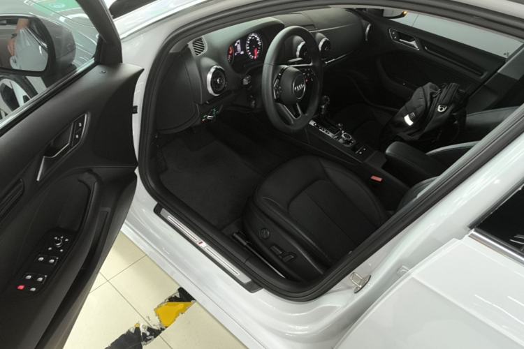Used Audi A3 2020 Sportback 35 TFSI Fashion Edition China VI Emission Standard Driver Seat