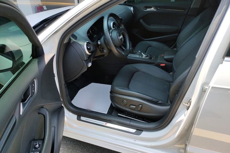 Used Audi A3 2020 Sportback 35 TFSI Fashion Edition China VI Emission Standard Driver Seat