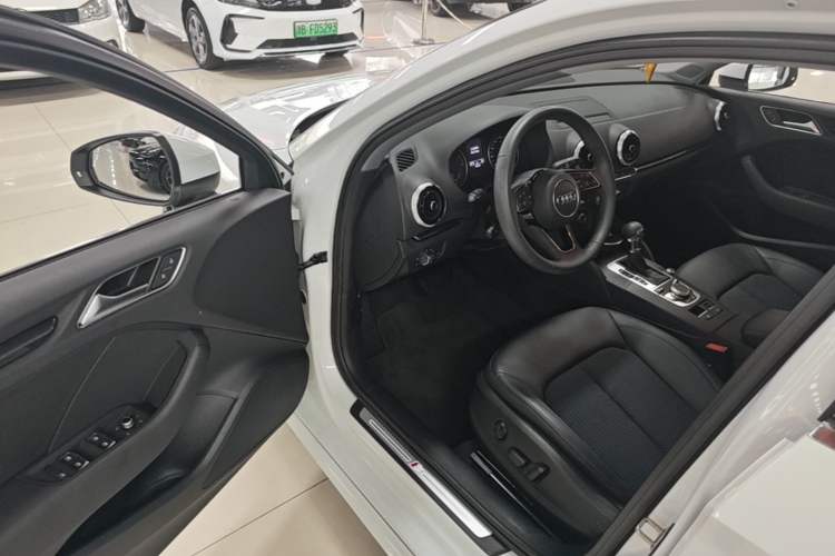 Used Audi A3 2020 Limousine 35 TFSI Fashion Edition China VI Emission Standard Driver Seat