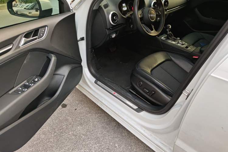 Used Audi A3 2020 Sportback 35 TFSI Fashion Edition China VI Emission Standard Driver Seat