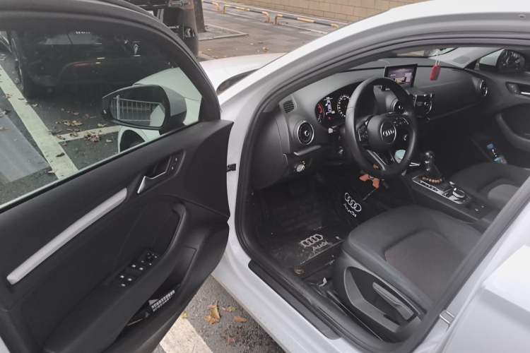 Used Audi A3 2020 Limousine 35 TFSI Ambition China VI Driver Seat
