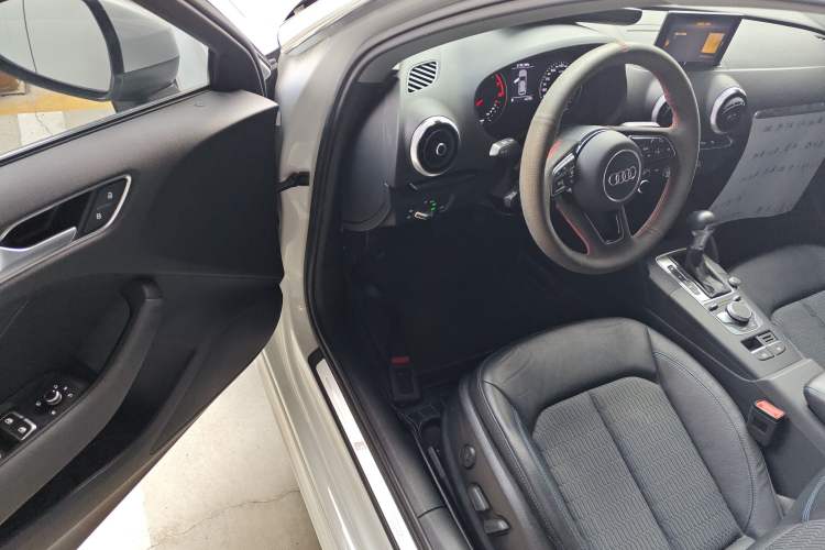 Used Audi A3 2020 Sportback 35 TFSI Fashion Edition China VI Emission Standard Driver Seat