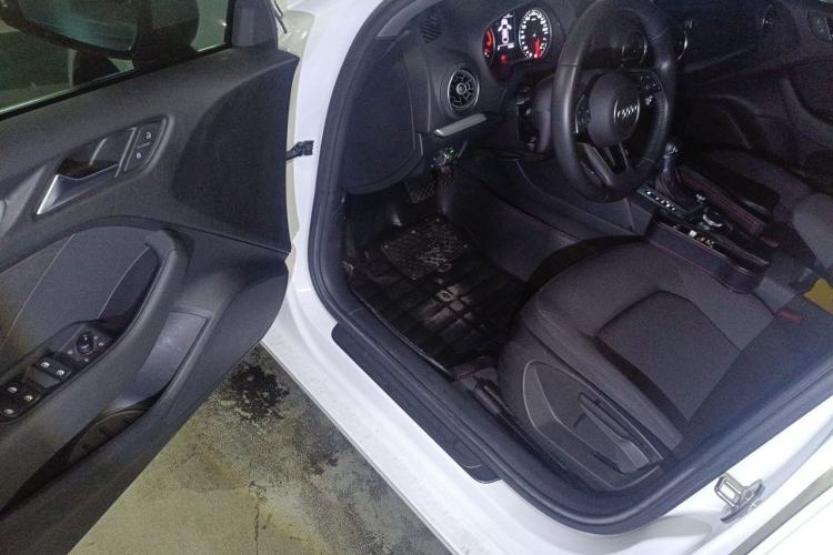 Used Audi A3 2020 Limousine 35 TFSI Ambition China VI Driver Seat