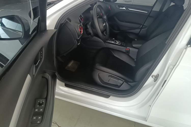 Used Audi A3 2020 Limousine 35 TFSI Ambition China VI Driver Seat
