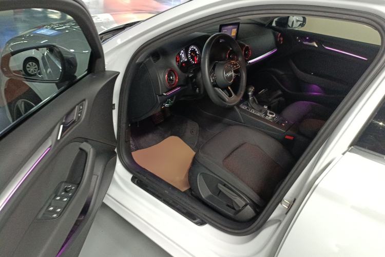 Used Audi A3 2020 Limousine 35 TFSI Ambition China VI Driver Seat
