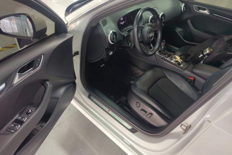 Used Audi A3 2020 Sportback 35 TFSI Fashion Edition China VI Emission Standard Driver Seat
