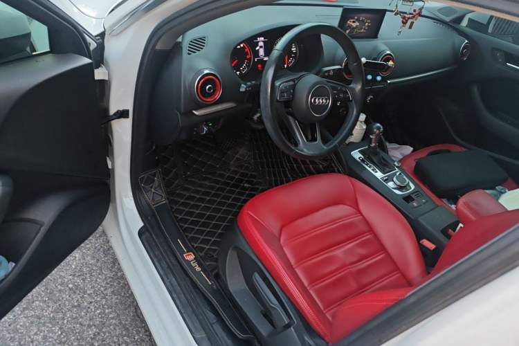 Used Audi A3 2020 Restyled Sportback 35 TFSI Entry-Level China VI Emission Standard Driver Seat