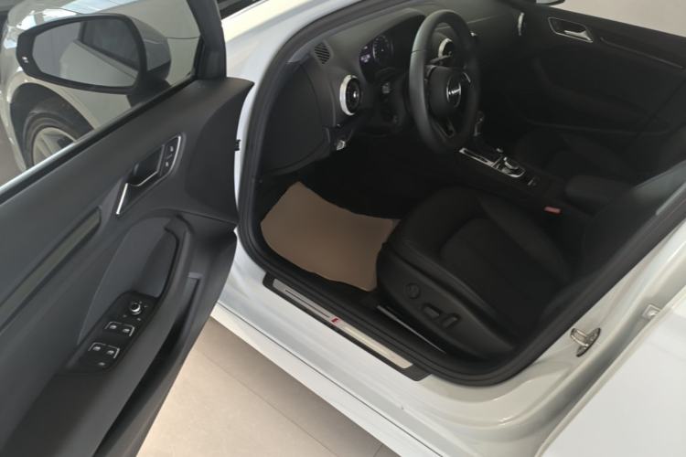 Used Audi A3 2020 Limousine 35 TFSI Fashion Edition China VI Emission Standard Driver Seat