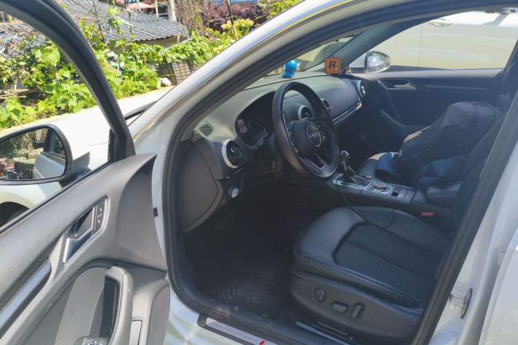 Used Audi A3 2020 Sportback 35 TFSI Fashion Edition China VI Emission Standard Driver Seat