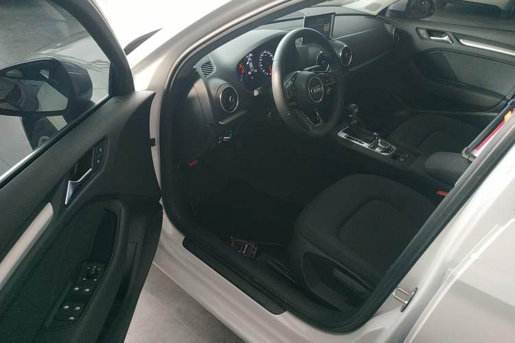 Used Audi A3 2020 Limousine 35 TFSI Ambition China VI Driver Seat