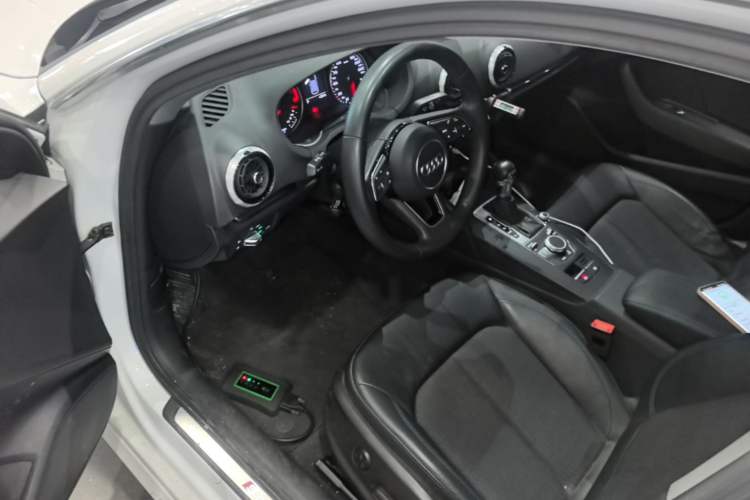 Used Audi A3 2020 Sportback 35 TFSI Fashion Edition China VI Emission Standard Driver Seat