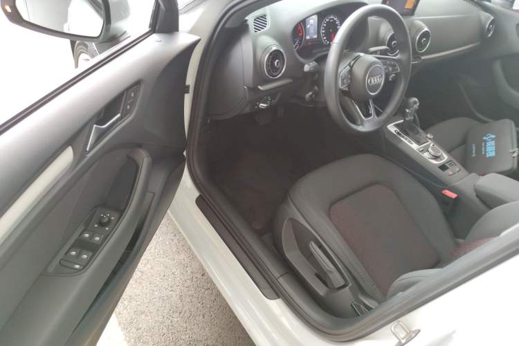 Used Audi A3 2020 Sportback 35 TFSI Ambition China VI Driver Seat