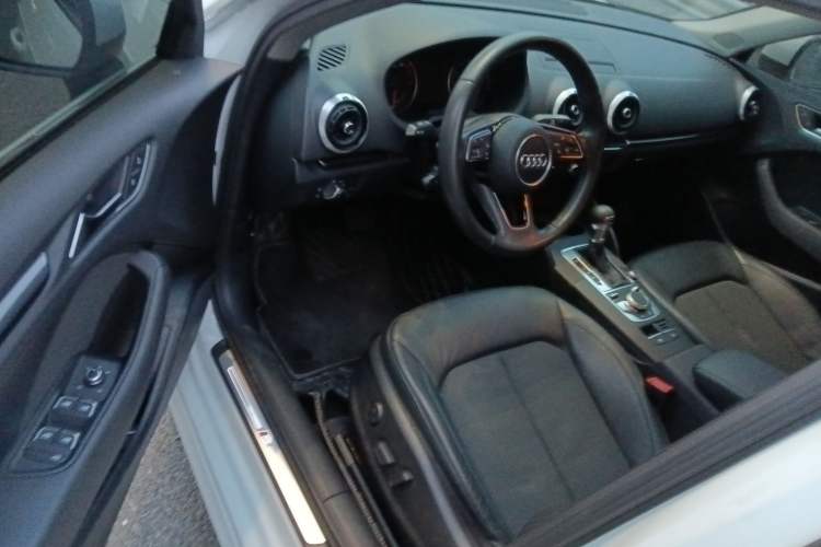 Used Audi A3 2020 Sportback 35 TFSI Fashion Edition China VI Emission Standard Driver Seat