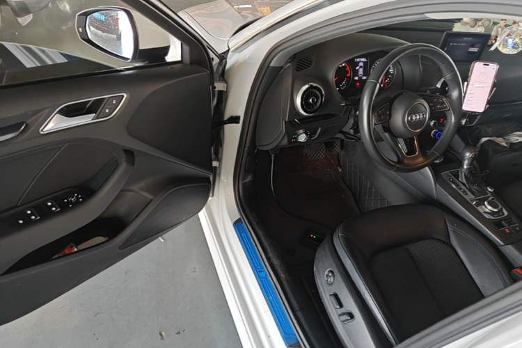 Used Audi A3 2020 Sportback 35 TFSI Fashion Edition China VI Emission Standard Driver Seat