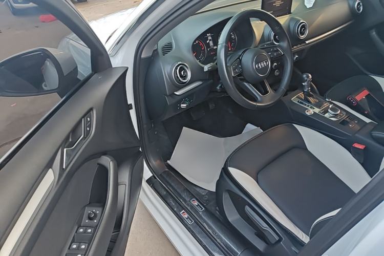 Used Audi A3 2020 Restyled Sportback 35 TFSI Entry-Level China VI Emission Standard Driver Seat