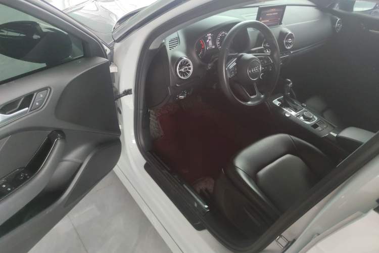 Used Audi A3 2020 Restyled Sportback 35 TFSI Entry-Level China VI Emission Standard Driver Seat
