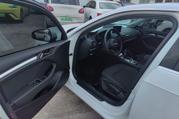 Used Audi A3 2020 Restyled Sportback 35 TFSI Entry-Level China VI Emission Standard Driver Seat