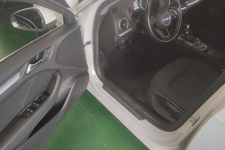 Used Audi A3 2020 Restyled Sportback 35 TFSI Entry-Level China VI Emission Standard Driver Seat