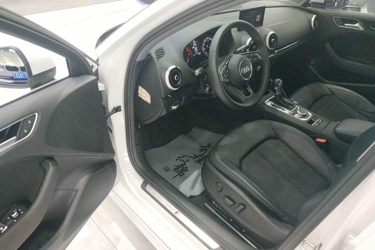 Used Audi A3 2020 Limousine 35 TFSI Fashion Edition China VI Emission Standard Driver Seat