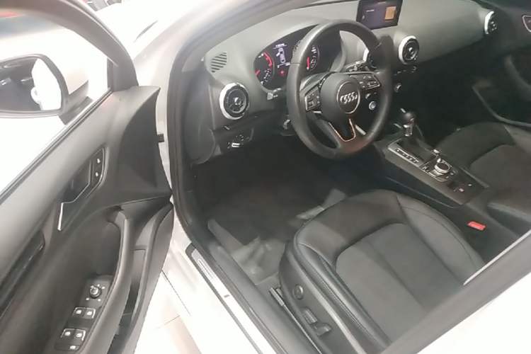 Used Audi A3 2020 Limousine 35 TFSI Fashion Edition China VI Emission Standard Driver Seat