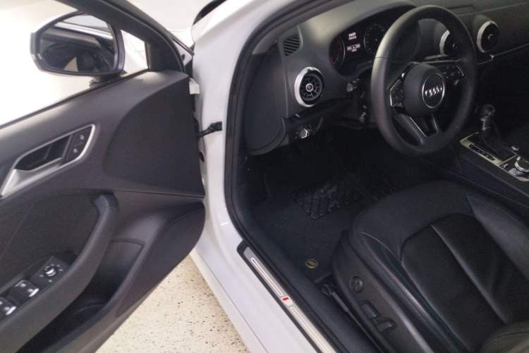 Used Audi A3 2020 Limousine 35 TFSI Fashion Edition China VI Emission Standard Driver Seat
