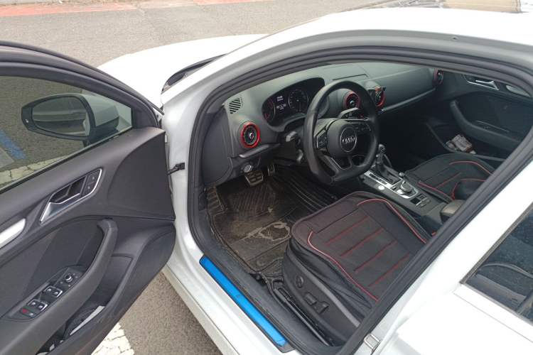 Used Audi A3 2020 Limousine 35 TFSI Sporty Version China VI Driver Seat