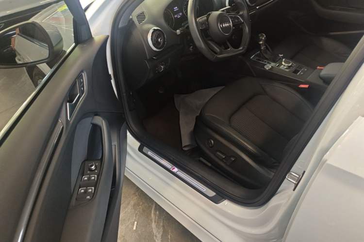 Used Audi A3 2020 Limousine 35 TFSI Fashion Edition China VI Emission Standard Driver Seat