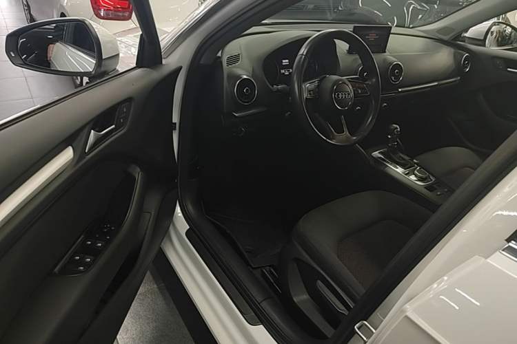 Used Audi A3 2020 Restyled Sportback 35 TFSI Entry-Level China VI Emission Standard Driver Seat