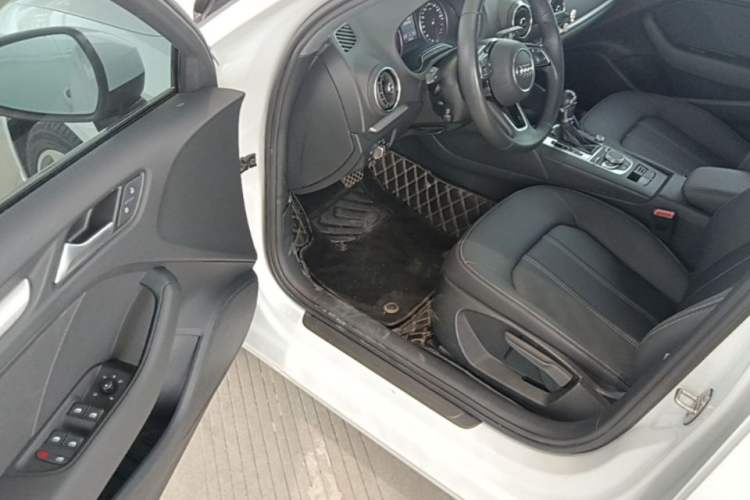 Used Audi A3 2020 Limousine 35 TFSI Ambition China VI Driver Seat