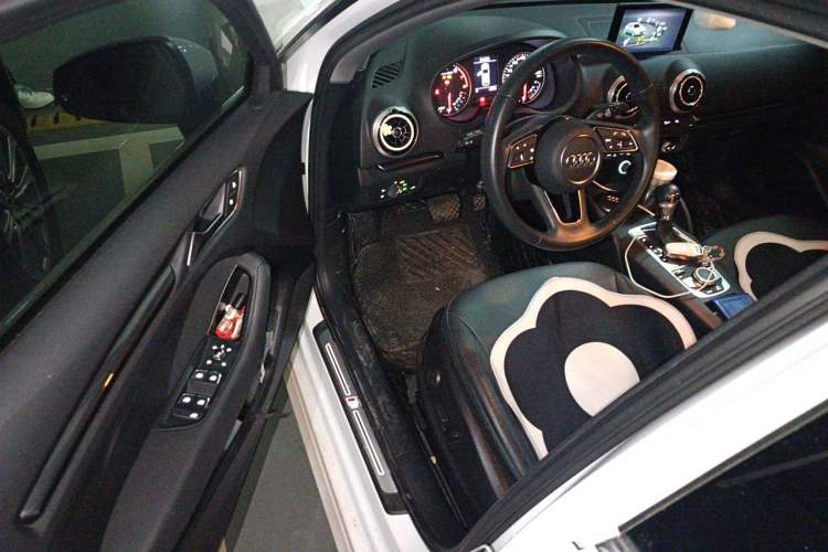 Used Audi A3 2020 Sportback 35 TFSI Fashion Edition China VI Emission Standard Driver Seat