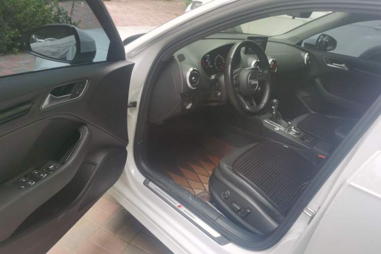 Used Audi A3 2020 Sportback 35 TFSI Fashion Edition China VI Emission Standard Driver Seat