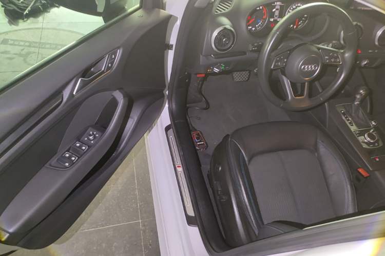 Used Audi A3 2020 Limousine 35 TFSI Fashion Edition China VI Emission Standard Driver Seat