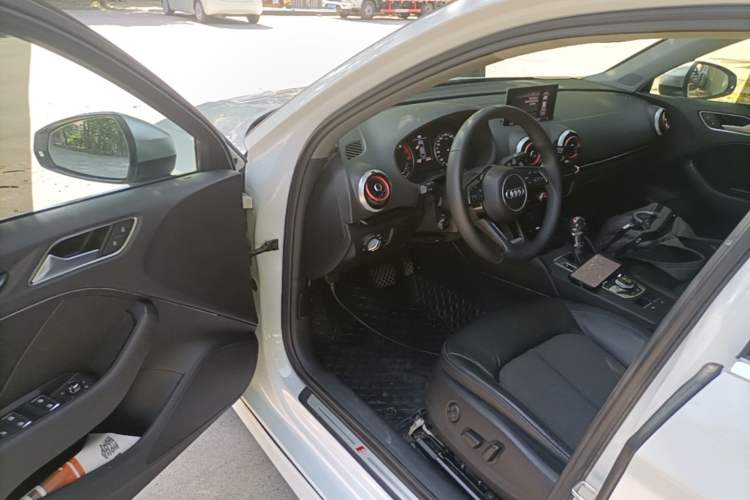Used Audi A3 2020 Limousine 35 TFSI Fashion Edition China VI Emission Standard Driver Seat