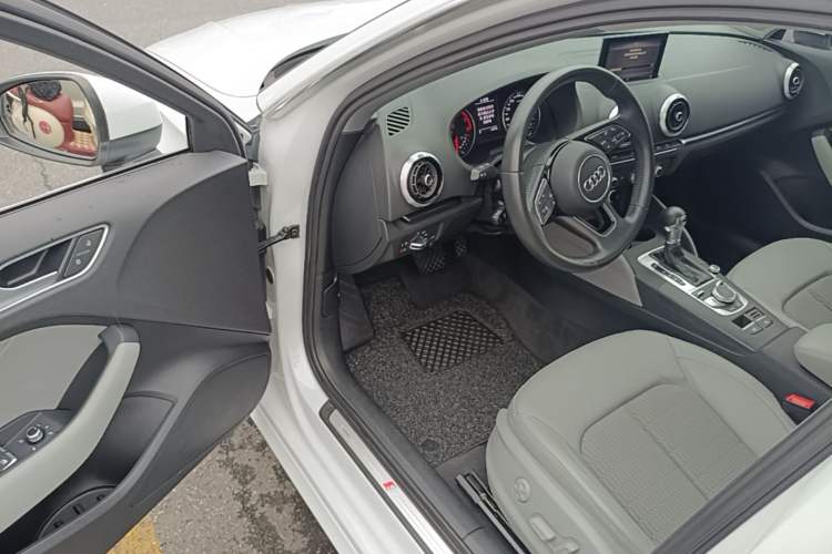 Used Audi A3 2020 Sportback 35 TFSI Fashion Edition China VI Emission Standard Driver Seat