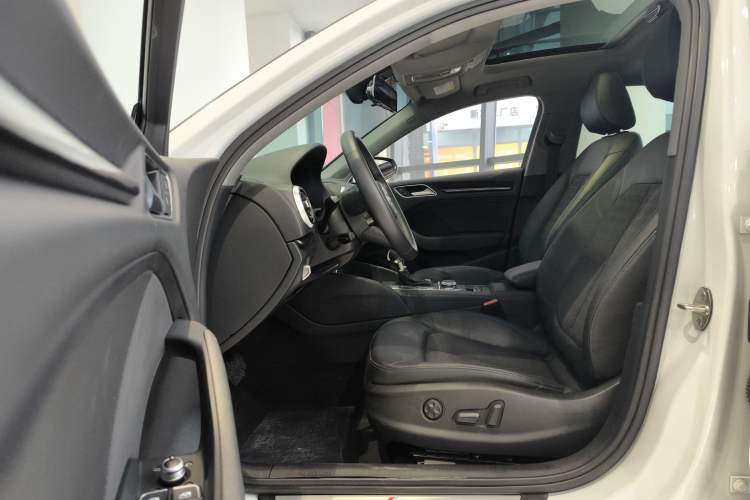 Used Audi A3 2020 Limousine 35 TFSI Fashion Edition China VI Emission Standard Driver Seat