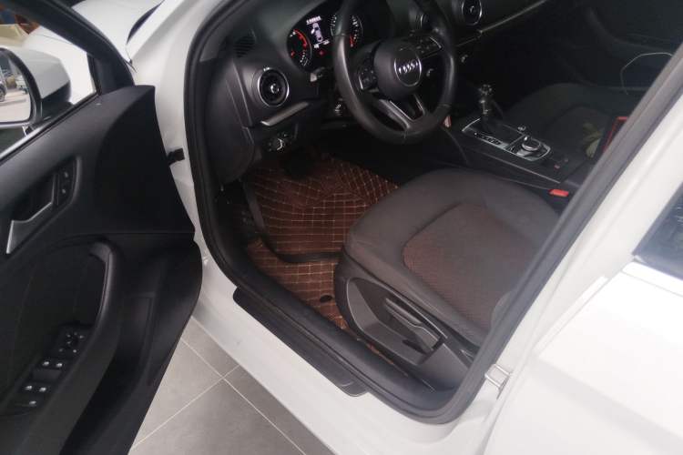 Used Audi A3 2020 Limousine 35 TFSI Ambition China VI Driver Seat