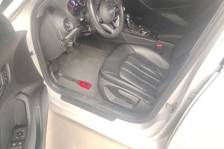 Used Audi A3 2020 Restyled Sportback 35 TFSI Entry-Level China VI Emission Standard Driver Seat