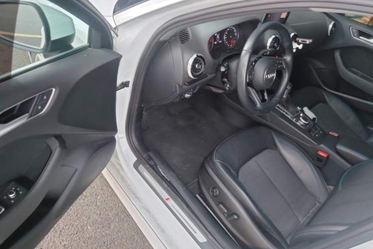 Used Audi A3 2020 Limousine 35 TFSI Fashion Edition China VI Emission Standard Driver Seat