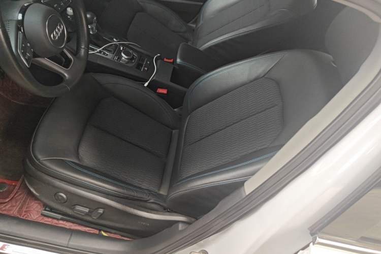 Used Audi A3 2020 Sportback 35 TFSI Fashion Edition China VI Emission Standard Driver Seat