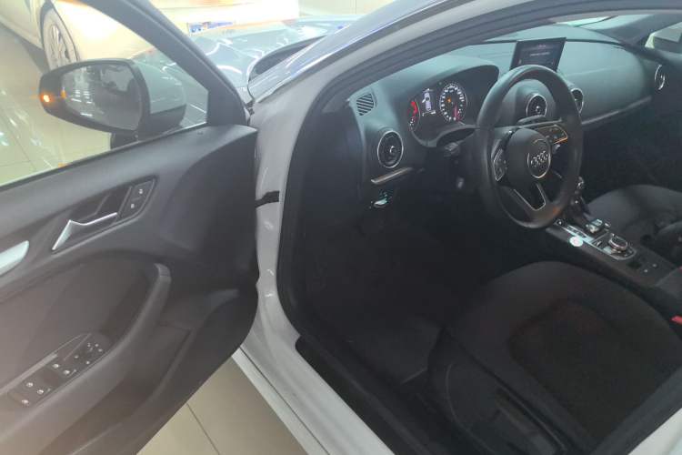 Used Audi A3 2020 Restyled Sportback 35 TFSI Entry-Level China VI Emission Standard Driver Seat