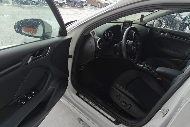 Used Audi A3 2020 Sportback 35 TFSI Fashion Edition China VI Emission Standard Driver Seat
