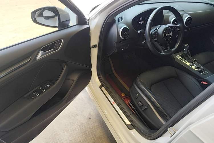 Used Audi A3 2020 Sportback 35 TFSI Fashion Edition China VI Emission Standard Driver Seat