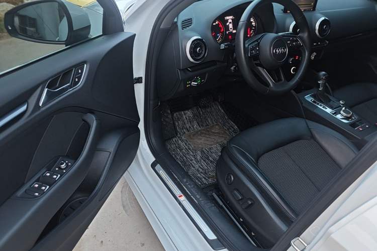 Used Audi A3 2020 Limousine 35 TFSI Fashion Edition China VI Emission Standard Driver Seat