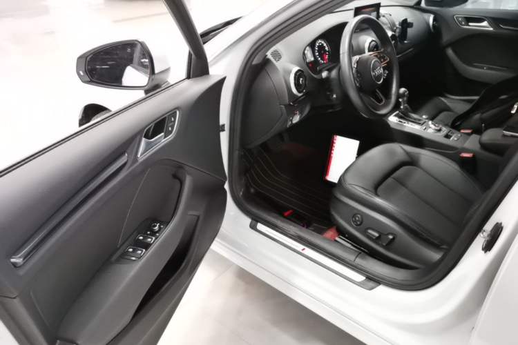 Used Audi A3 2020 Sportback 35 TFSI Fashion Edition China VI Emission Standard Driver Seat