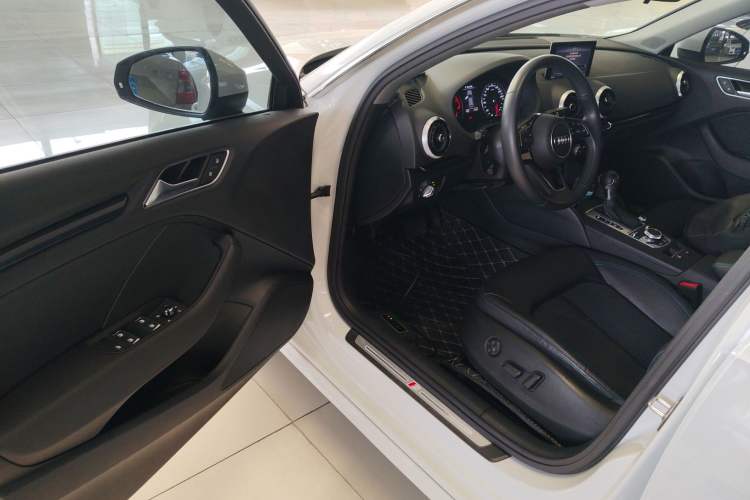 Used Audi A3 2020 Sportback 35 TFSI Fashion Edition China VI Emission Standard Driver Seat