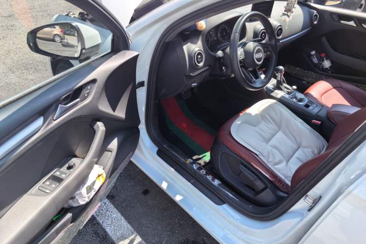 Used Audi A3 2020 Limousine 35 TFSI Ambition China VI Driver Seat