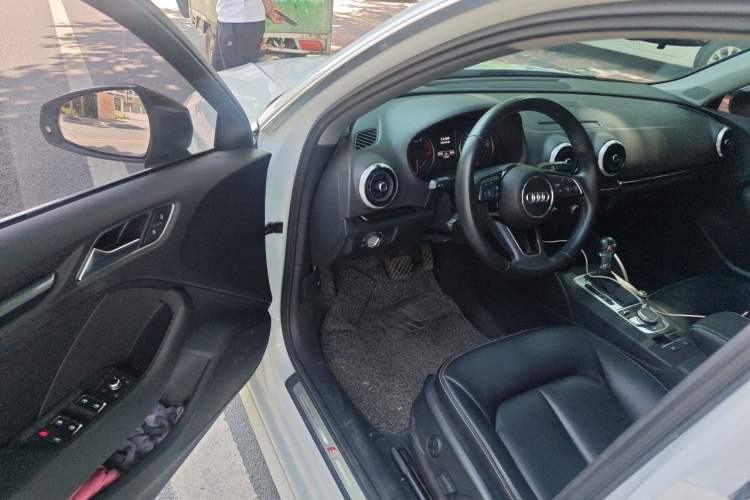 Used Audi A3 2020 Sportback 35 TFSI Fashion Edition China VI Emission Standard Driver Seat