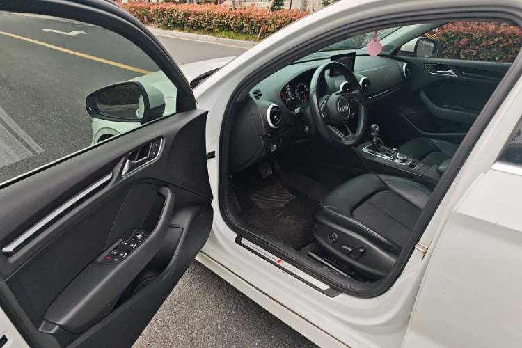 Used Audi A3 2020 Limousine 35 TFSI Fashion Edition China VI Emission Standard Driver Seat