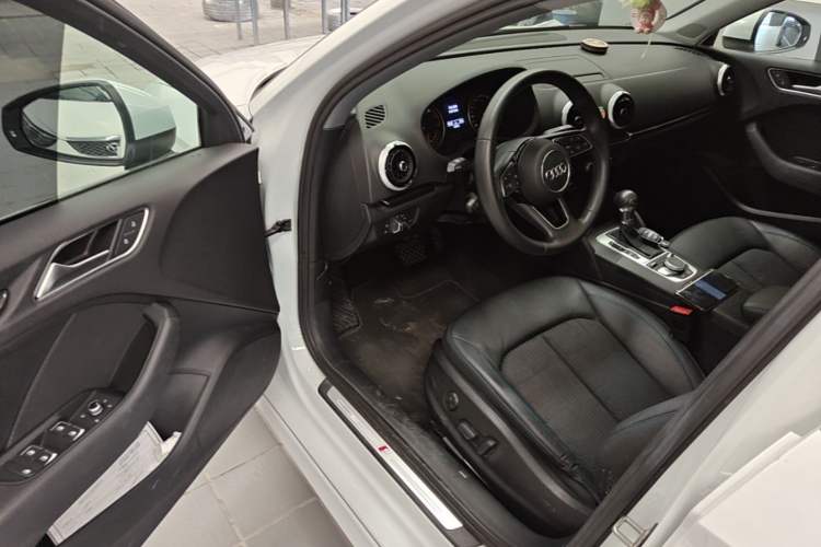 Used Audi A3 2020 Limousine 35 TFSI Fashion Edition China VI Emission Standard Driver Seat