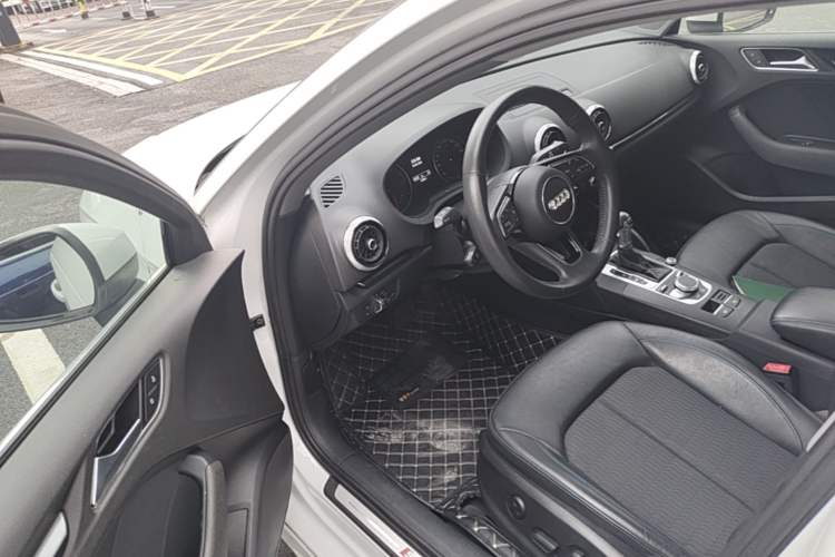 Used Audi A3 2020 Limousine 35 TFSI Fashion Edition China VI Emission Standard Driver Seat